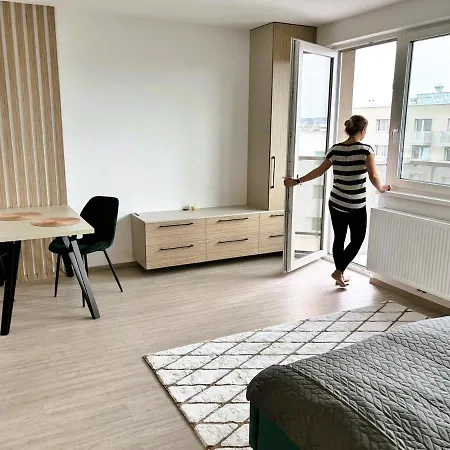דירה Comfort - 2 Min From Airport - Free Parking - Self Check In
