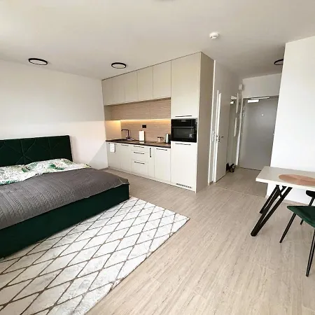 Apartament Luxury - 2 Min From Airport - New Build - Free Parking Bratysława