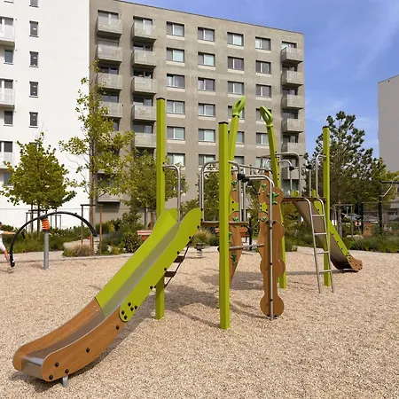 Апартаменты Luxury - 2 Min From Airport - New Build - Free Parking