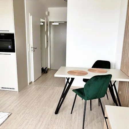 Comfort - 2 Min From Airport - Free Parking - Self Check In