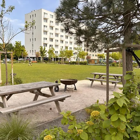 Comfort - 2 Min From Airport - Free Parking - Self Check In *